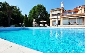 Apartments In Villa Azra