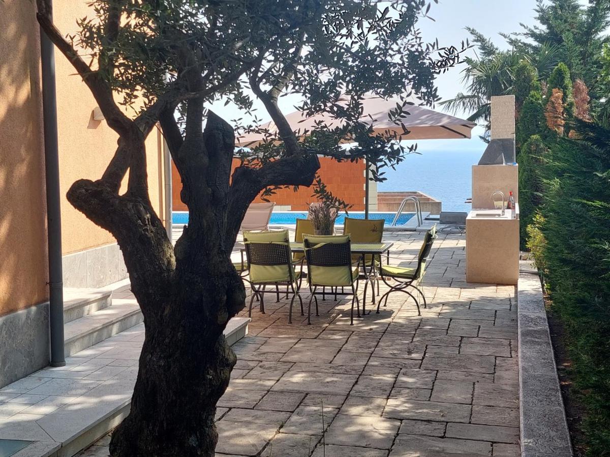 Apartments In Villa Azra Rijeka Extérieur photo