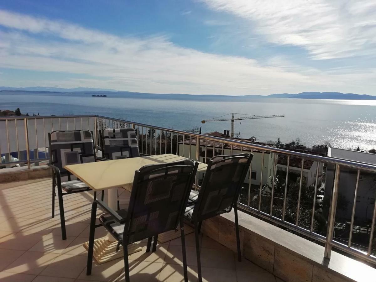 Apartments In Villa Azra Rijeka Extérieur photo